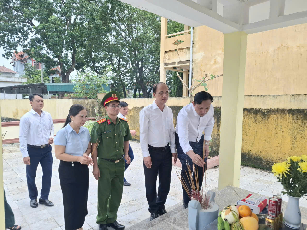 Anh-tin-bai